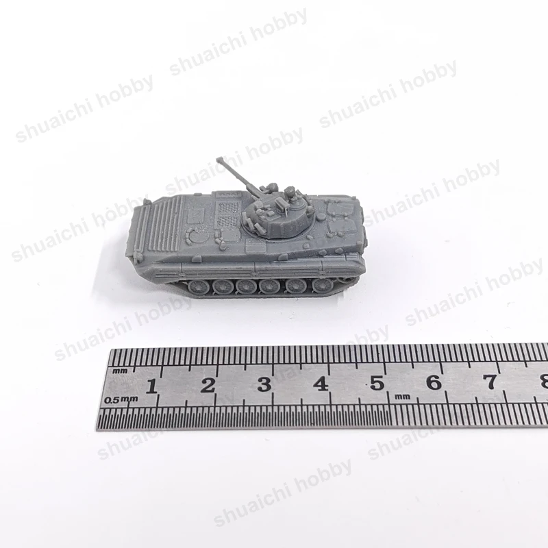 5PCS 1/144 Scale Russian BMP-2 Infantry Fighting Vehicle Model Battle Tank Ornaments for Collection Decoration