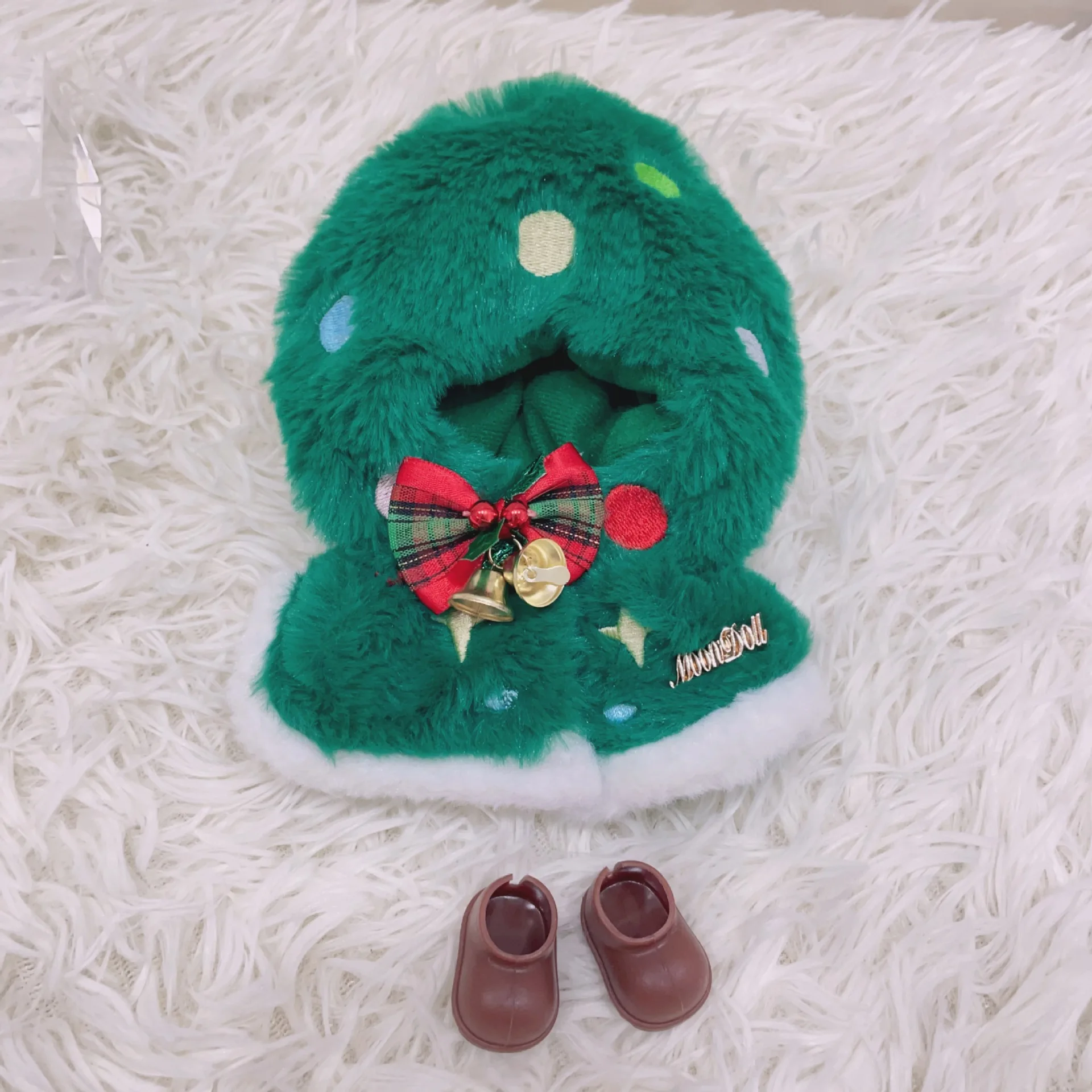 

Clothes for Labubu 1st/2nd/3rd Gen Christmas Tree Set, Festive Keychain Outfit for 17cm Vinyl Doll (Clothing Only)