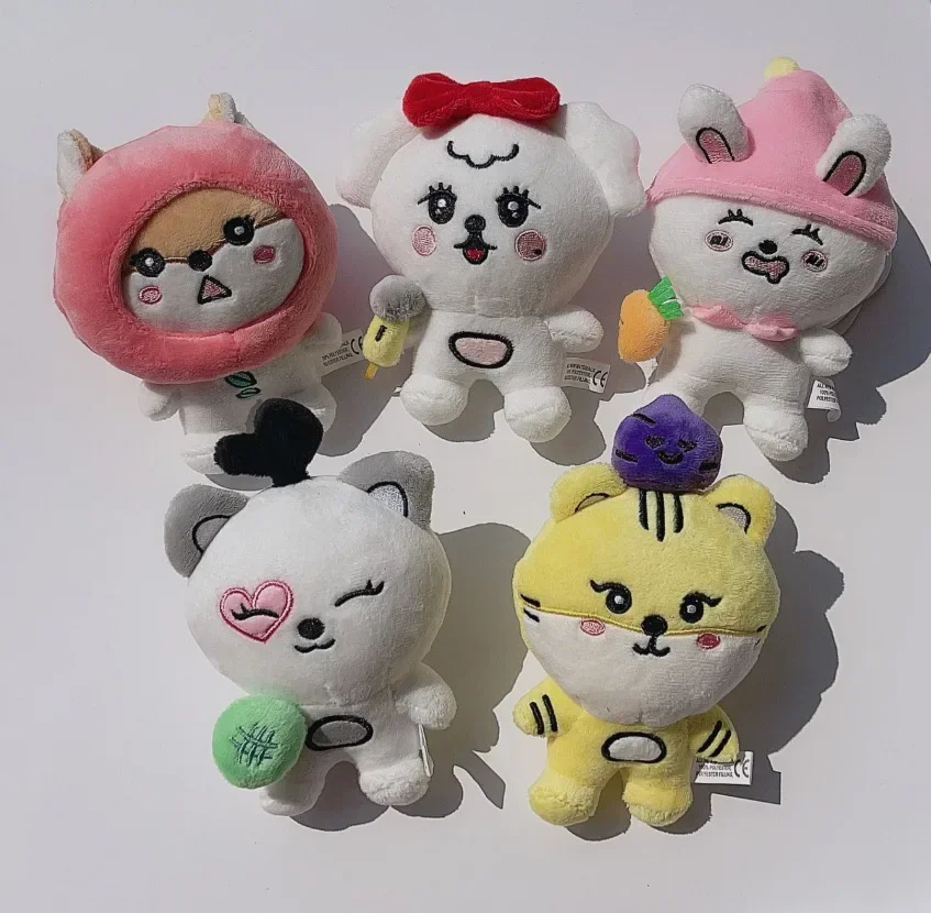 15cm Stayc peluche Kpop Stayc Sumin Sieun Isa Seeun Yoon J Set di bambole di peluche Stayc accessori portachiavi decorazioni con ciondolo farcito