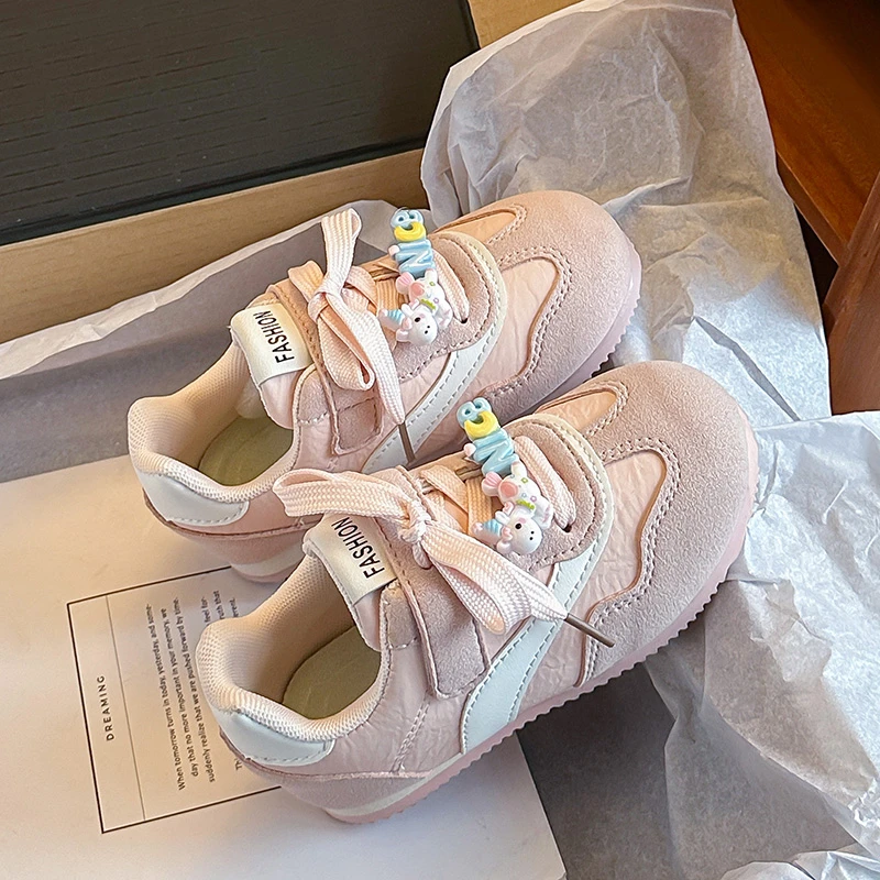 Girls Vintage Trainer Sneakers with Detachable Cartoon Charms, Lace Up Color Block Casual Walking Shoes for Spring Autumn