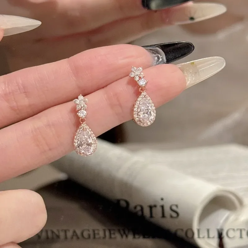 

Flower Water Drop Earrings Light Luxury High Sense Versatile Shining Earrings Sweet Gentle Exquisite Temperament Earrings