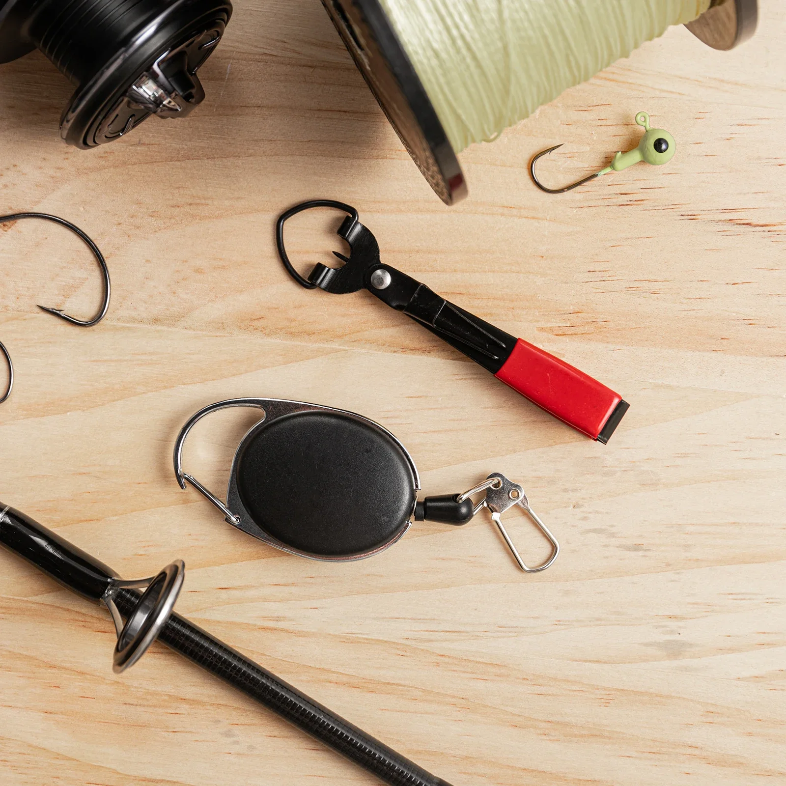 

Fly Fishing Quick Knot Tool with Retractable Zinger,Multi-functional Line Clipper Hook Sharpener Cleaner Fishing Accessories Set