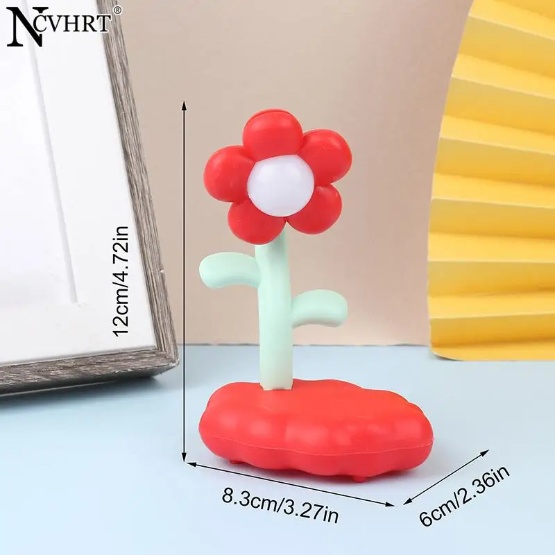 1Pc Cute Flower Shape Dollhouse miniatura LED Night Light Mini lampada da scrivania illuminazione domestica modello Decor accessori per la casa delle bambole