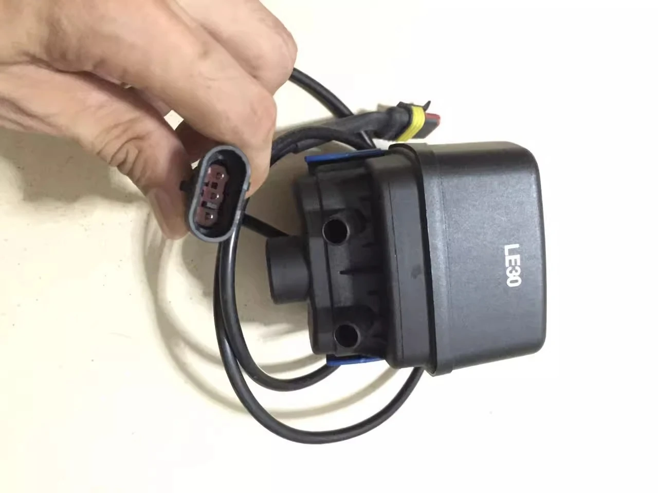 آلة حلب الأبقار والأغنام النابض الإلكتروني LE30 24VDC النبض LE20/LP30/CV30