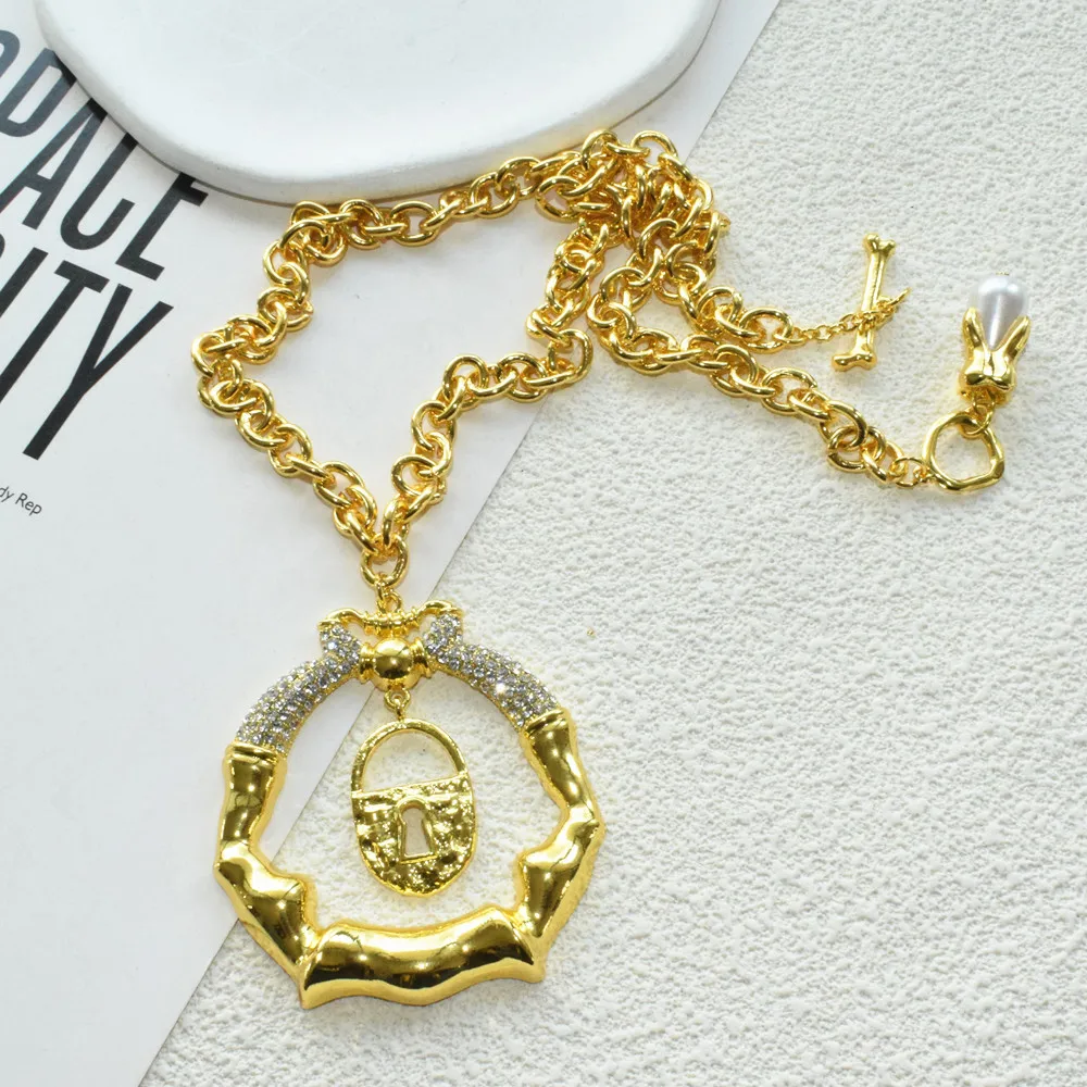 Extravagante Ohrringe mit Metall-Legierungs-Schlossanhänger für Damen, Markenschmuck, Modenschau, Statement-Ohrringe, Accessoires – Detail 10