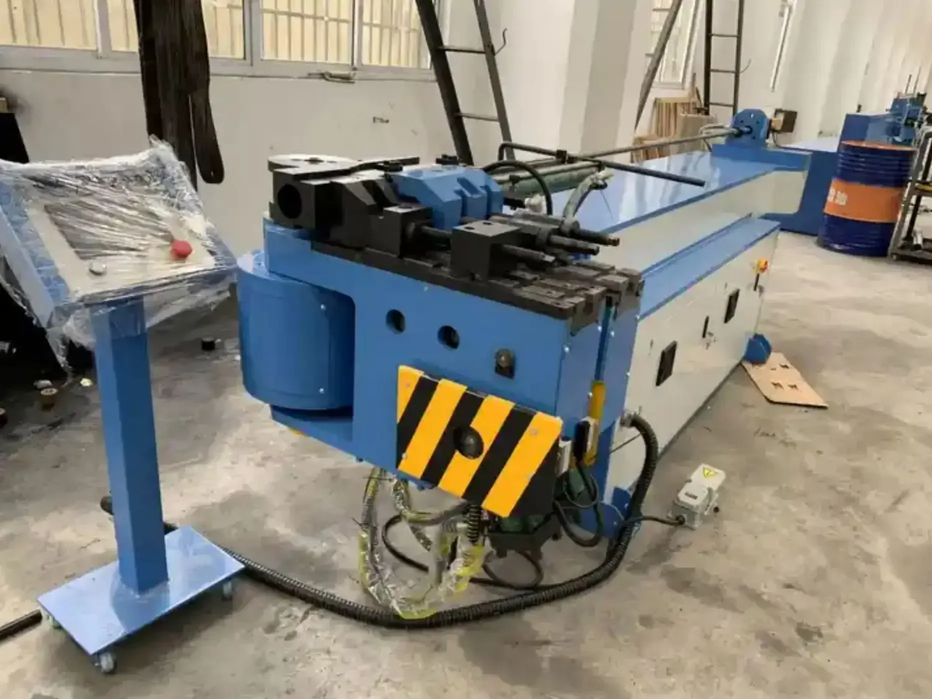 آلة ثني الأنابيب والأنابيب المعدنية الهيدروليكية اليدوية متعددة الوظائف عالية الدقة Dobladora De Tubos