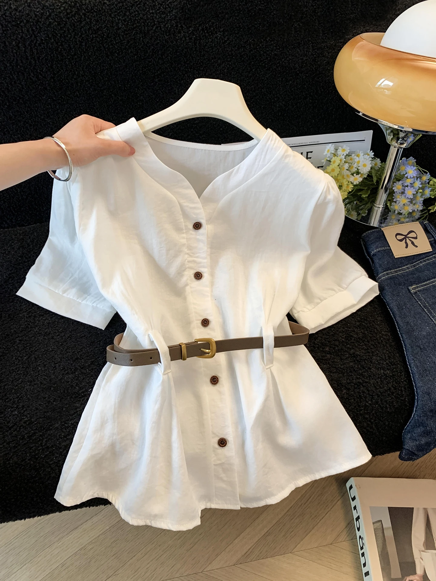 

White V-neck Short Sleeve Shirt Women Summer 2026 New Style Waist-cinching Design Sense Blouse Short Top French Style Loose F...