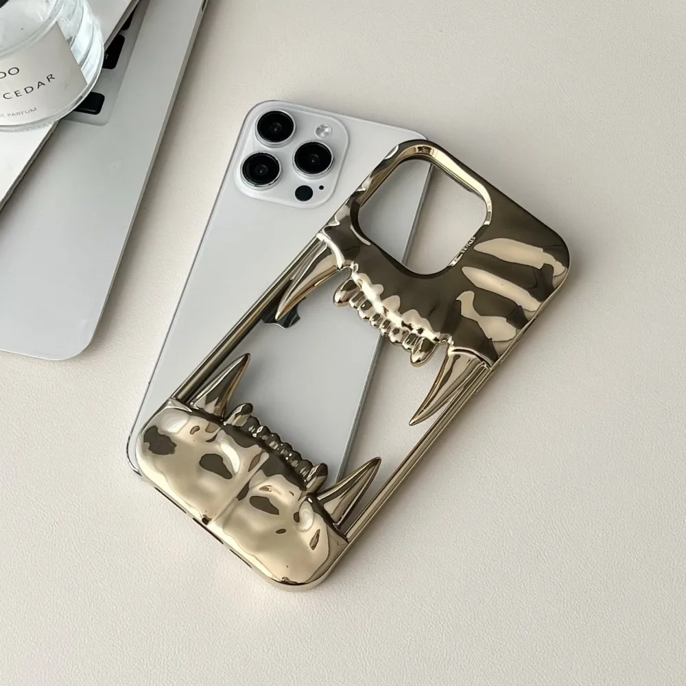 3D Electroplated Tiger Teeth Hollow Phone Case for iPhone 17 Air 16 15 14 Plus 13 12 11 Pro Max Shockproof Protective Soft Cover - náhled 4