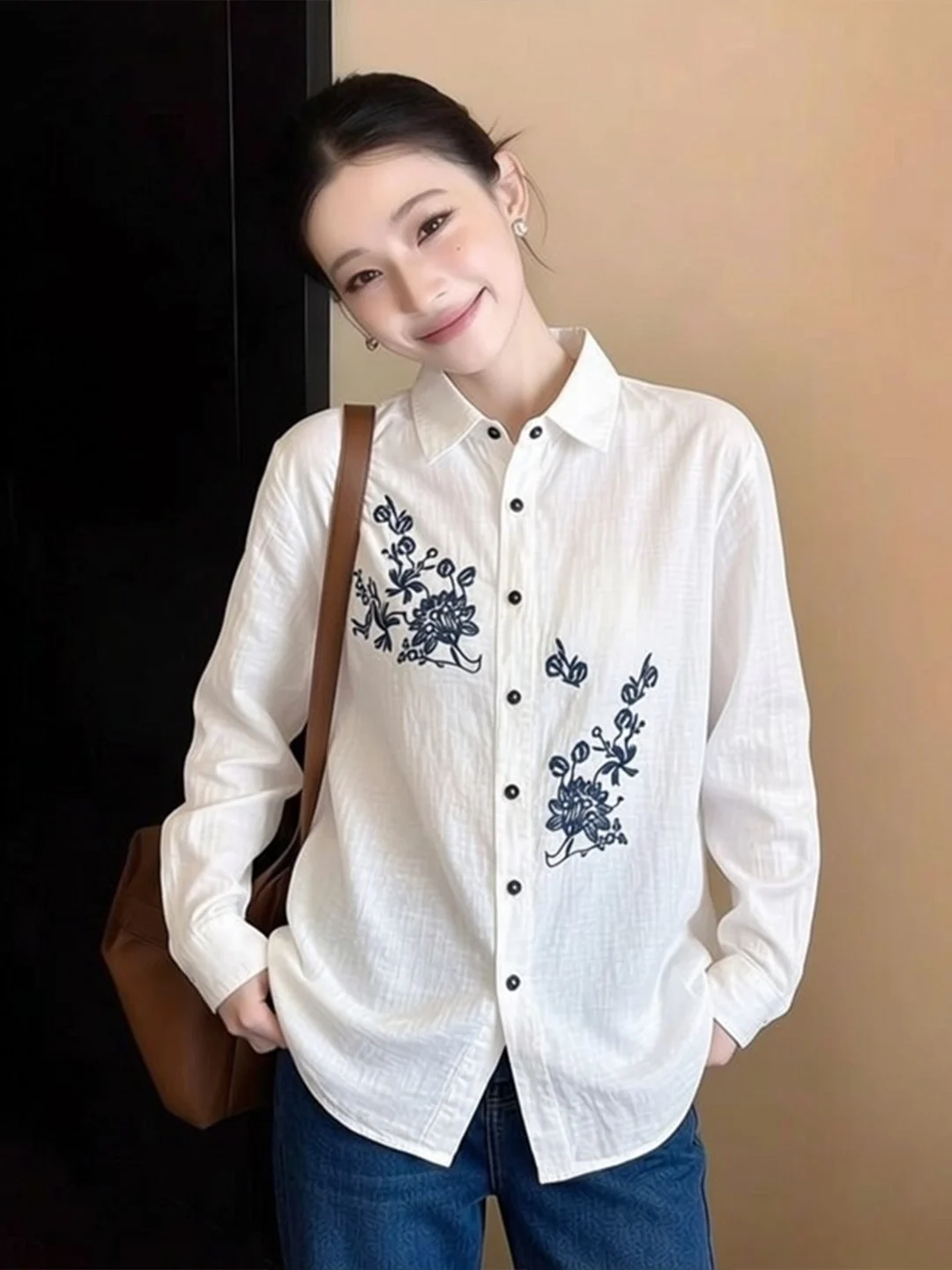 

Ретро-художественная белая вышитая хлопково-льняная свободная женская блузка с длинным рукавом, универсальная, модный тренд Весна 2026
