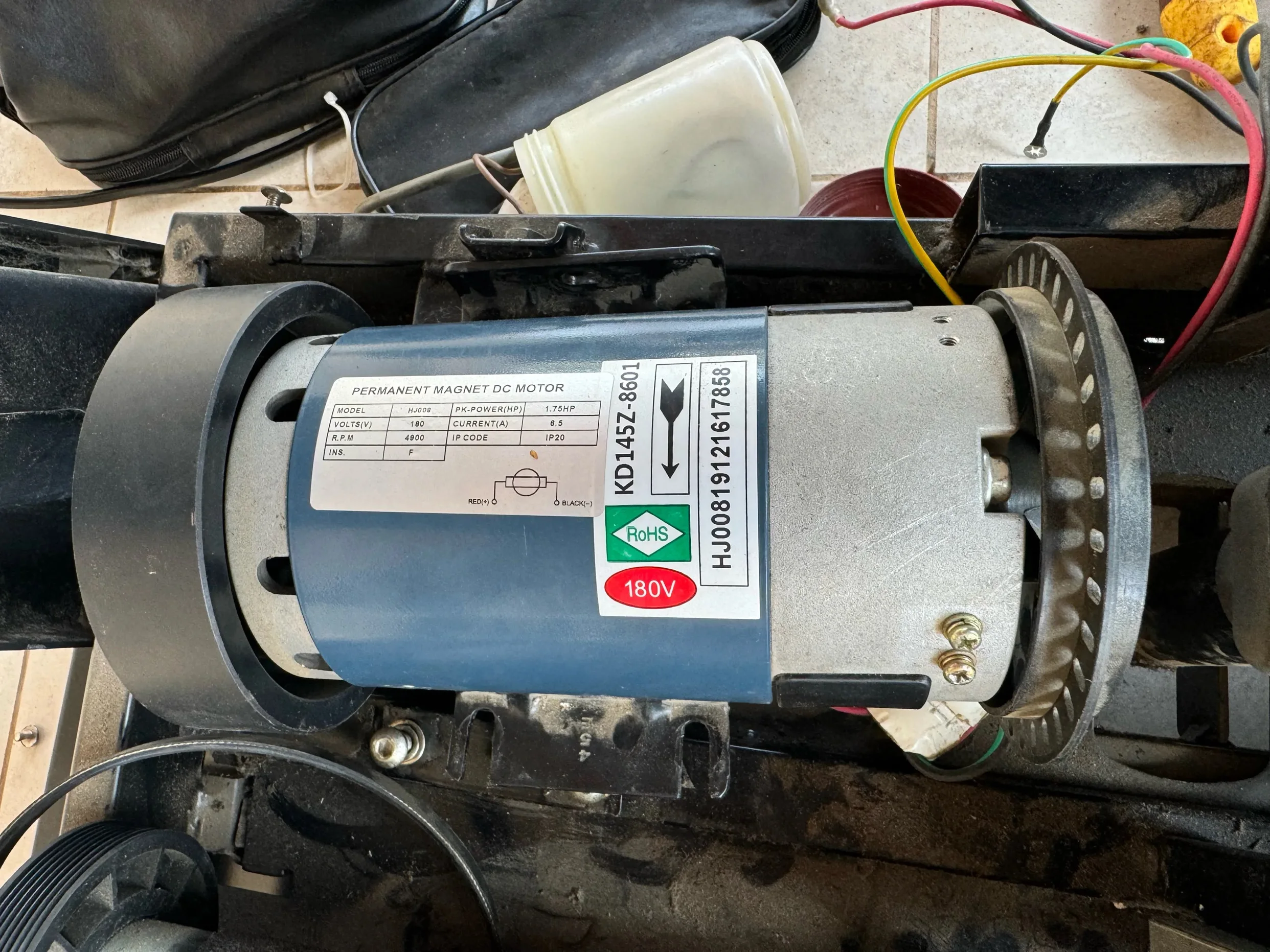 

Treadmill dc motor 1.75HP HJ008 180V 8.5A 4900RPM 6.5A 4900RPM