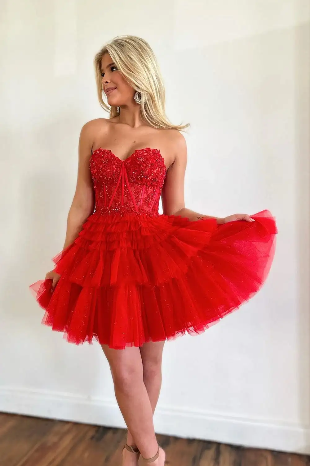 

Tulle Strapless A-line Mini Homecoming Dresses Sparkly Sweetheart Sleeveless Backless Tiered Cake Dress Teen's Prom Gowns 2024