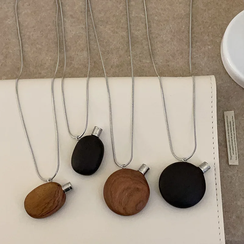 Minar Nueva Moda Collares con Colgante de Botella de Fragancia Ovalada Redonda de Madera Color Café Negro para Mujer, Cadena de Suéter de Serpiente de Plata y Cobre