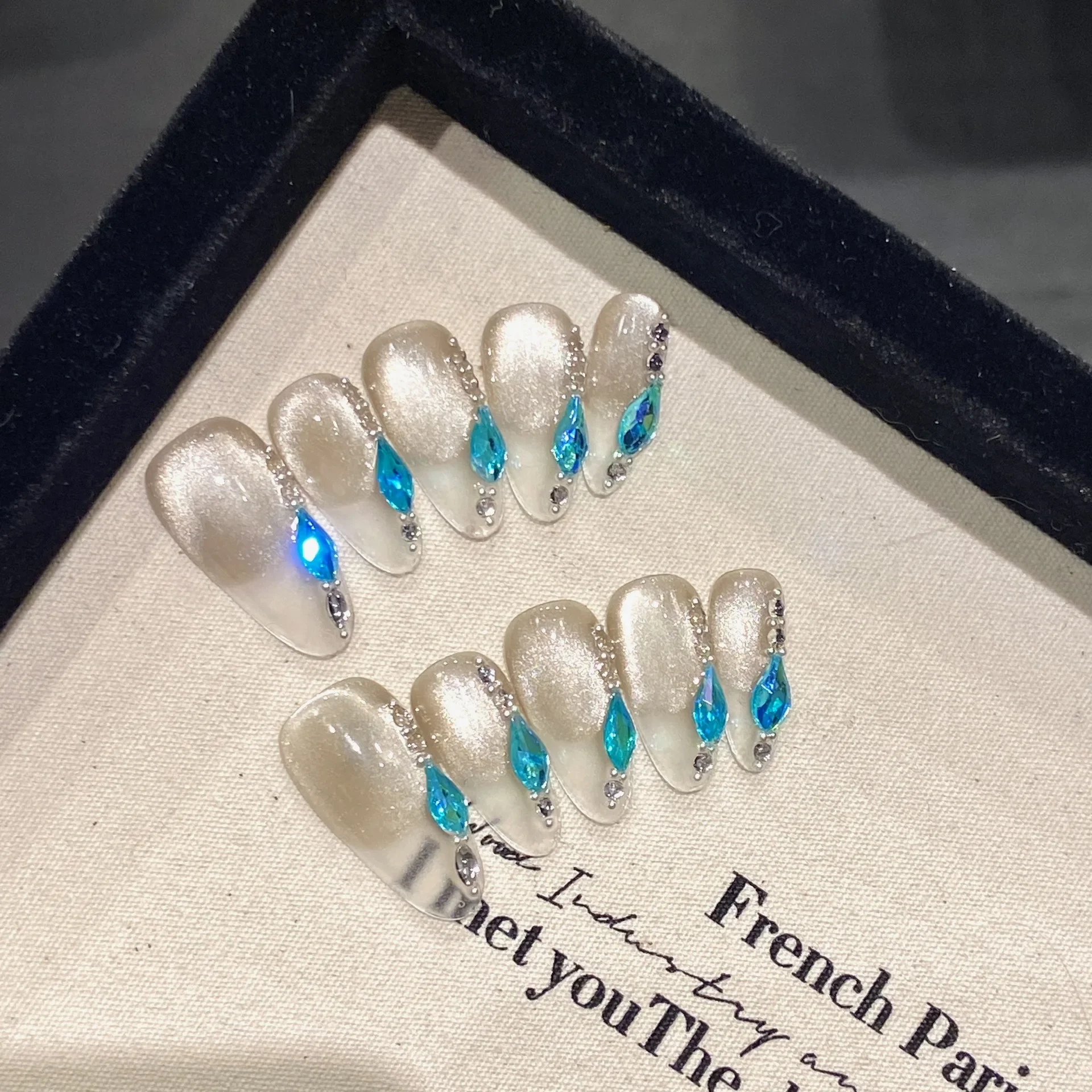 

10Pcs Porcelain White Cat's Eye Handmade Press On Nails Broken Diamond Decor False Nail Wearable Ballet Finished Fake Nails tip