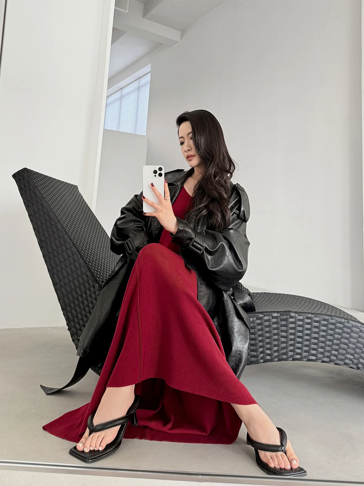 เสื้อแจ็คเก็ตหนังสีดำ เสื้อโค้ทยาวสำหรับผู้หญิง แบบลำลอง กระดุมสองแถว หนัง PU แฟชั่นฤดูใบไม้ผลิและฤดูใบไม้ร่วง คุณภาพสูง PAPERLLL