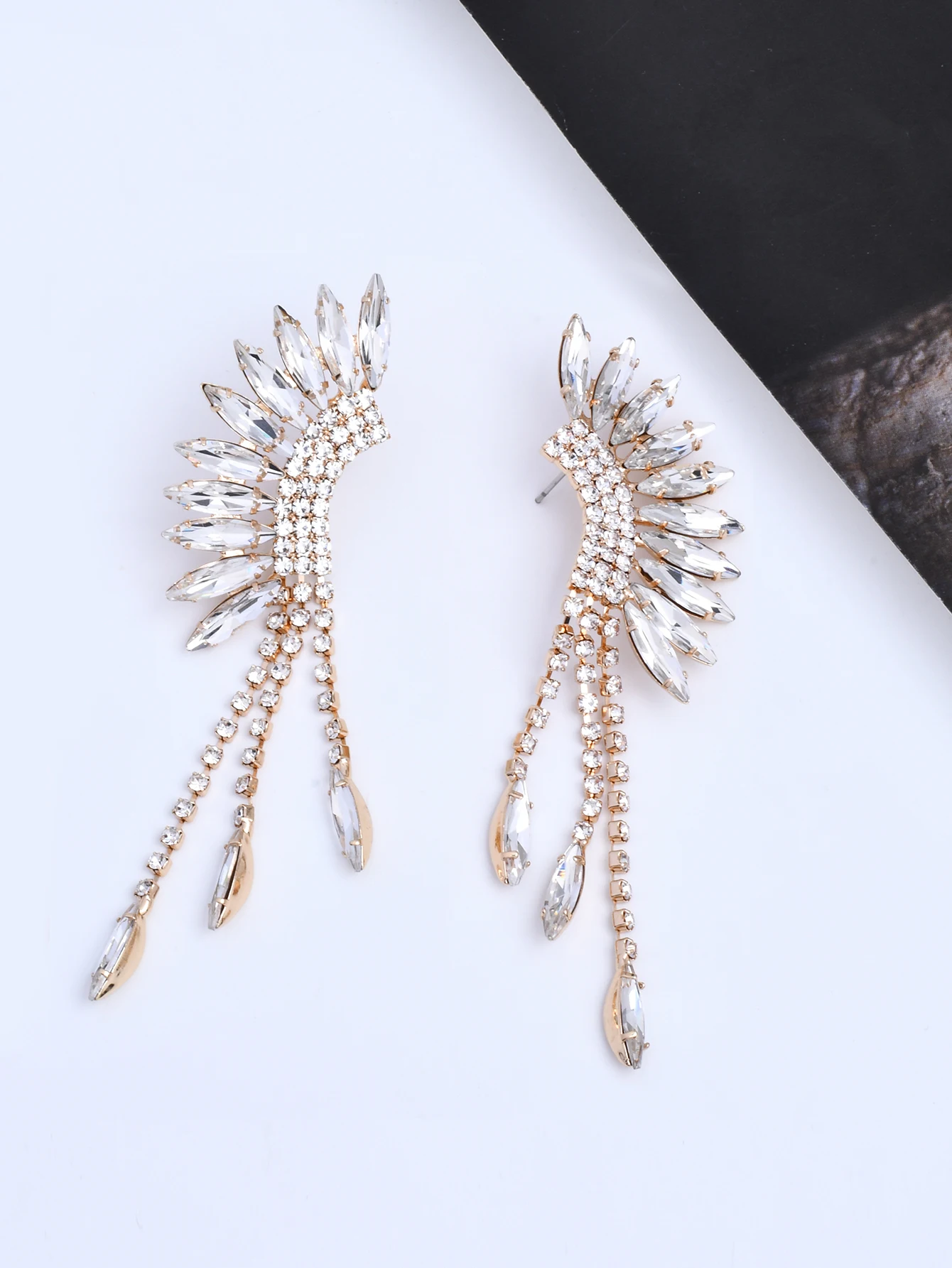 1 Pair of Fashionable Creative Personality Diamond Crystal Glass Exquisite Peacock Open Tassel  Earrings