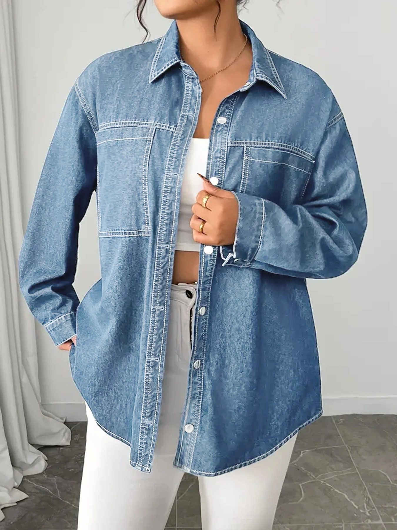 

Женская повседневная джинсовая куртка больших размеров с пуговицами, свободная посадка, женская джинсовая куртка с эффектом потертости