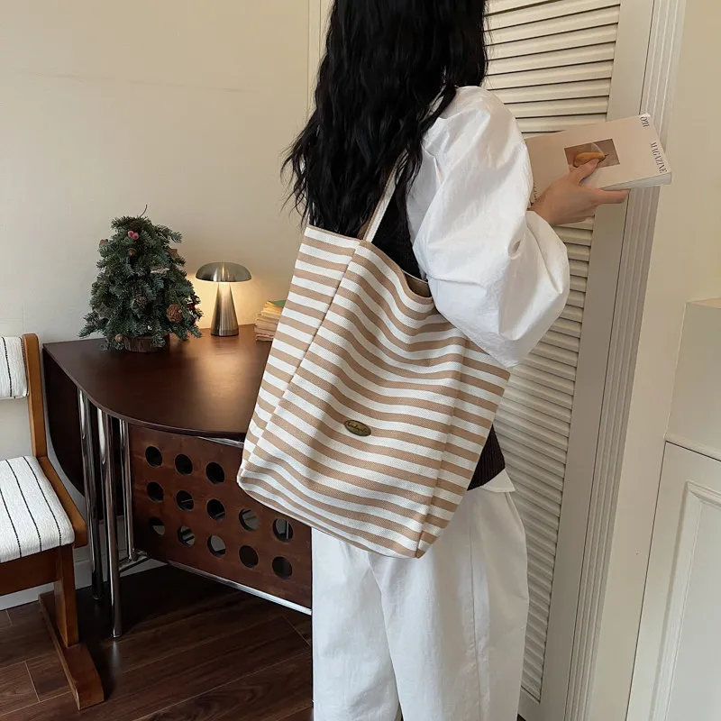 Korean-style polka dot canvas bag for women, casual large-capacity shoulder tote bag, versatile for students and commuting