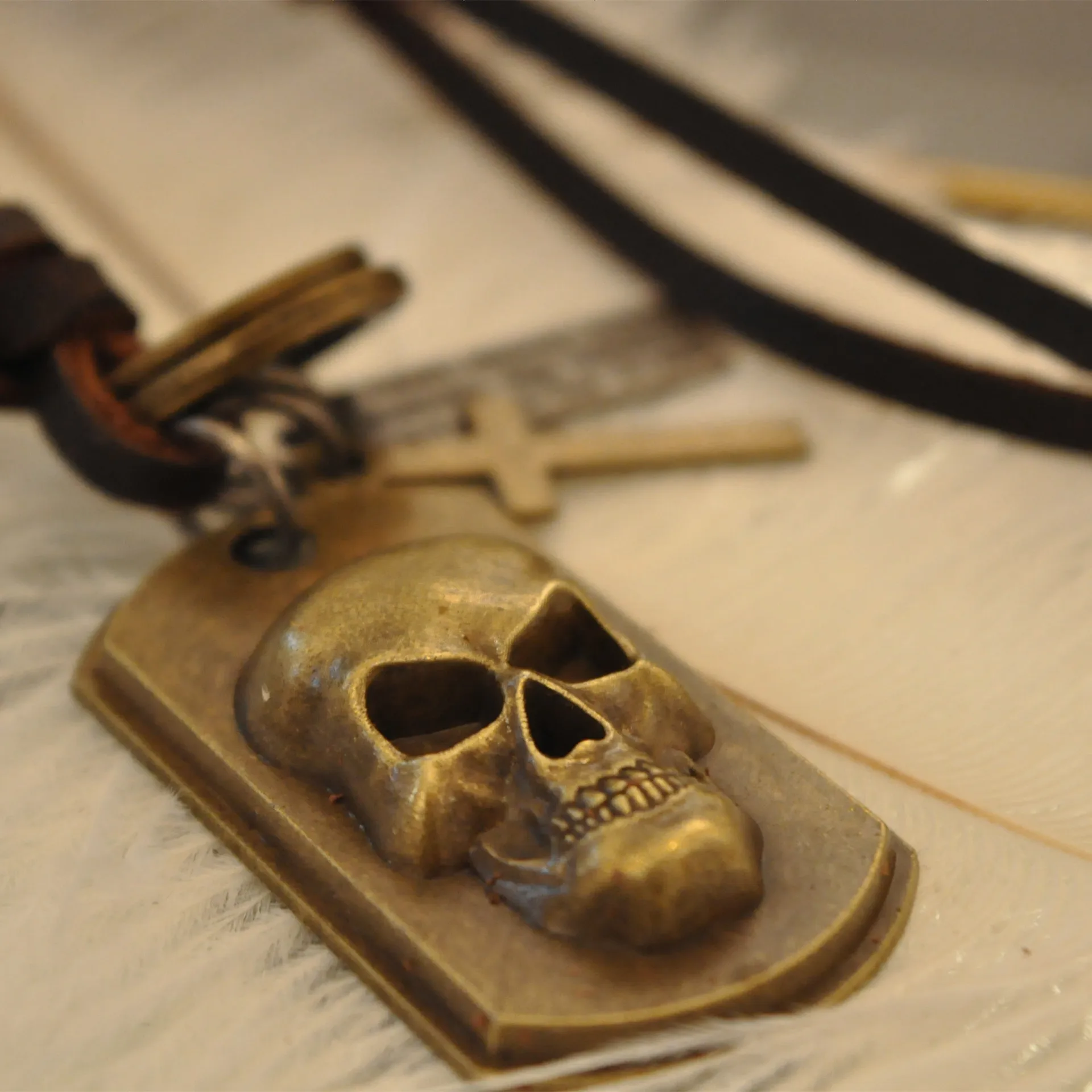 The Middle Ancient Times Retro Gold Color Stereoscopic Embossed Skull Necklace Men's Mysterious and Domineering Necklace