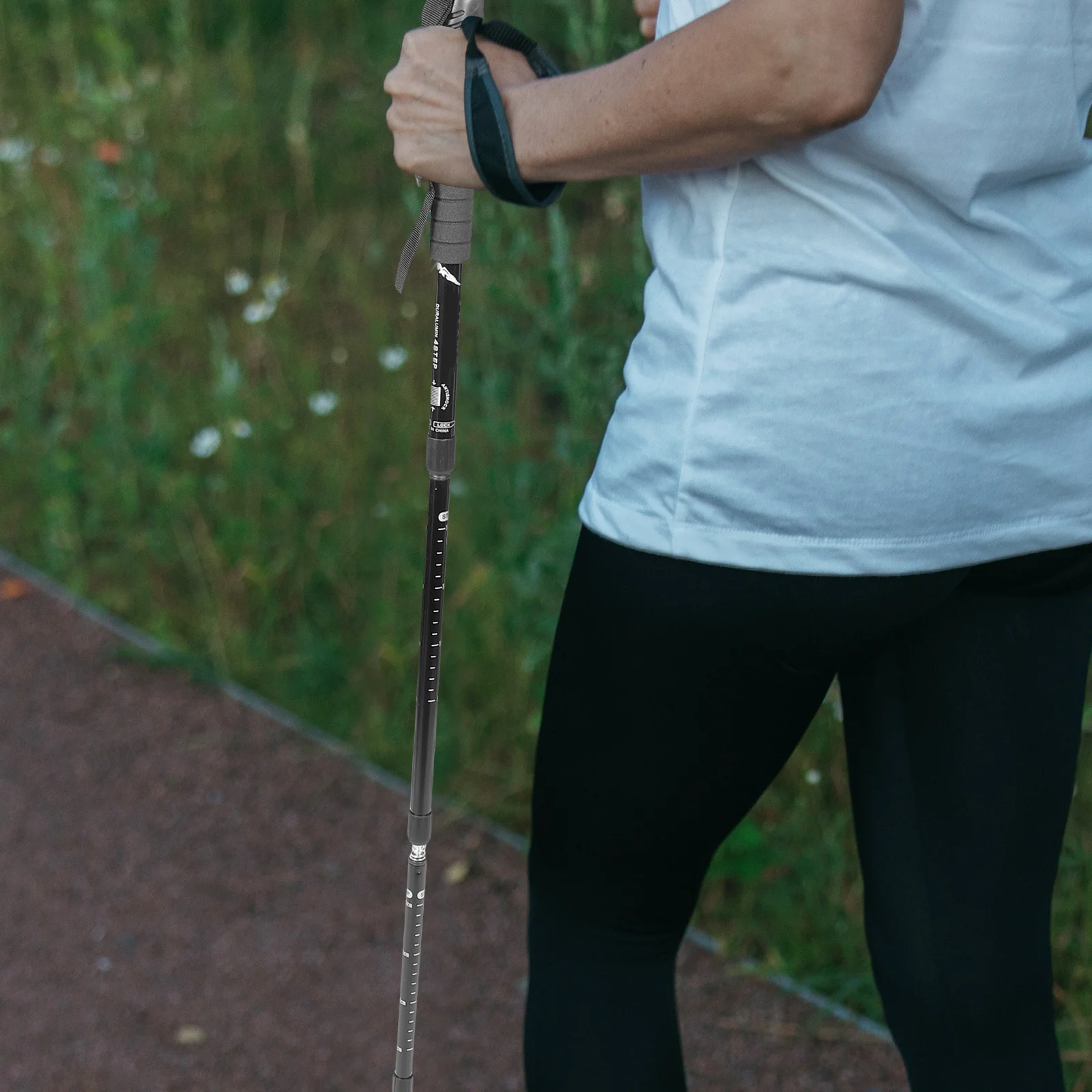 

Adjustable Aluminum Alloy Shock Absorbing Nonskid Walking Stick Outdoor Hiking Cane