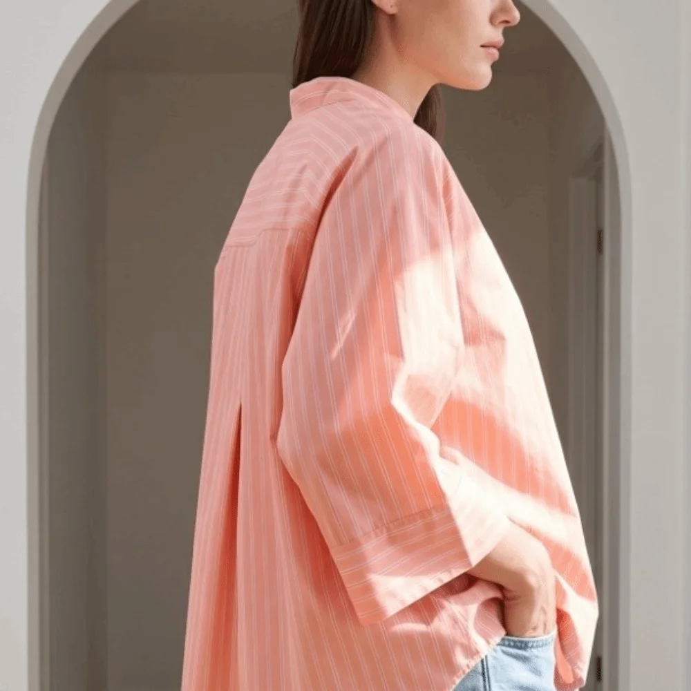 Gestreiftes, lockeres Hemd, elegantes Oberteil mit mittellangen Ärmeln und Knöpfen, europäisch-amerikanischer Stil, asymmetrische, lässige Bluse für Damen – Detail 8