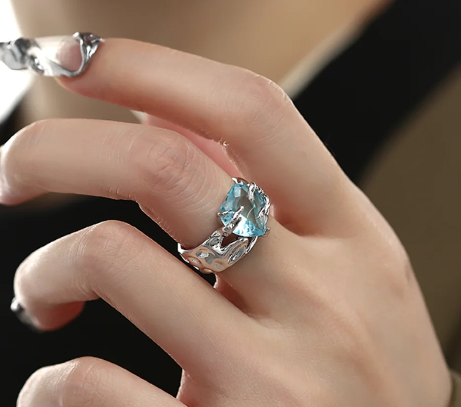 

2022 new alloy trend Simple and clear blue heart opening adjustable rings for women fashion jewelry