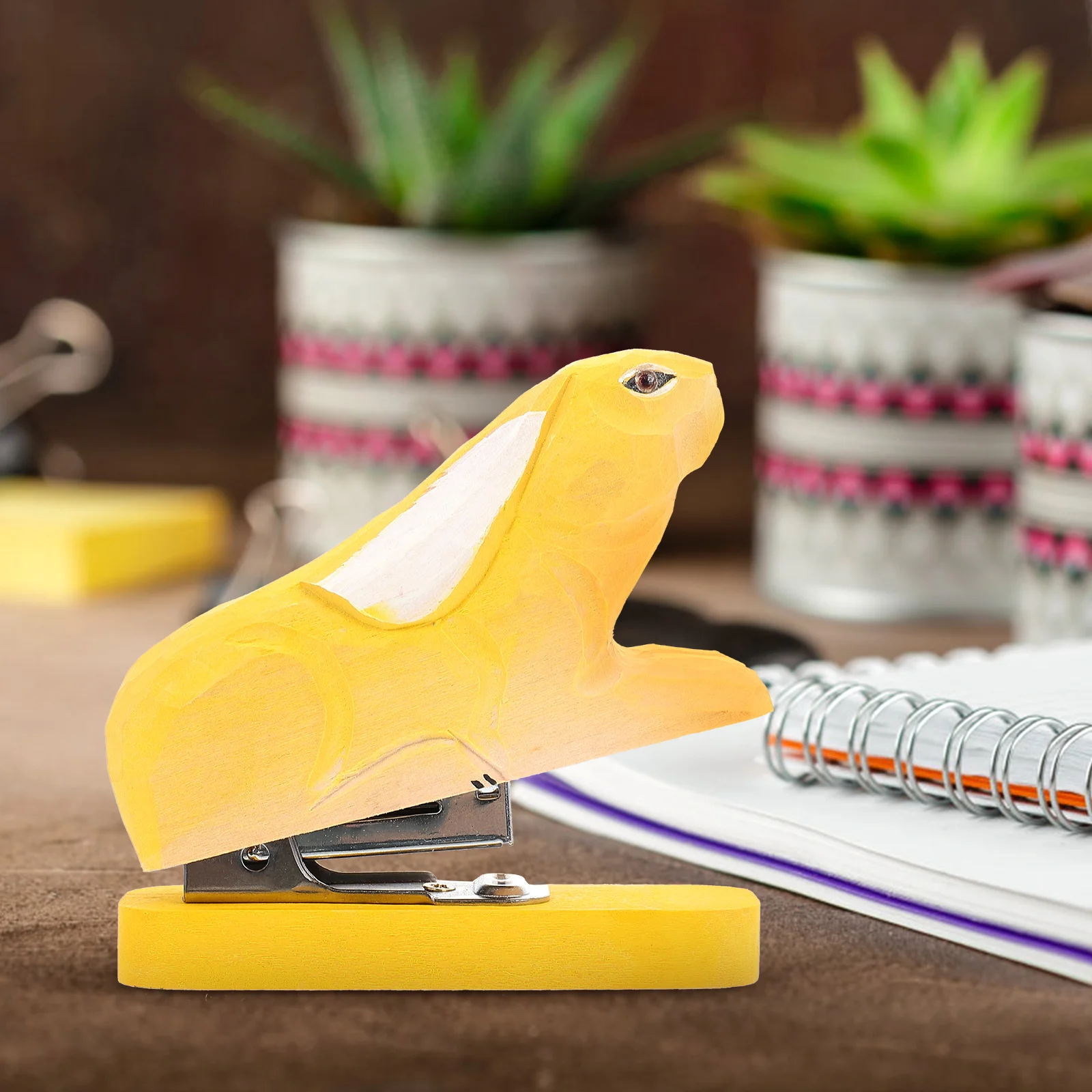 Animal Shape Wooden Stapler Sturdy Desktop Stapler Stationery for Adults School Office Use Eye-Catching Desk Decoration