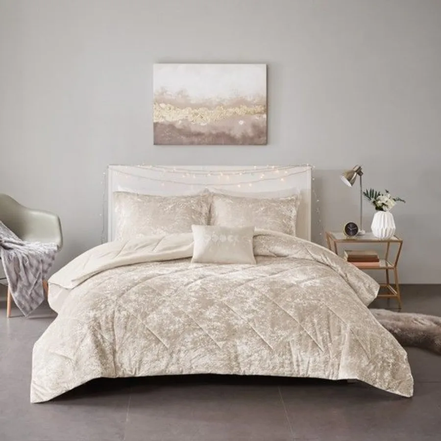 

4 Pcs Velvet Comforter Set with Throw Pillow Full Queen