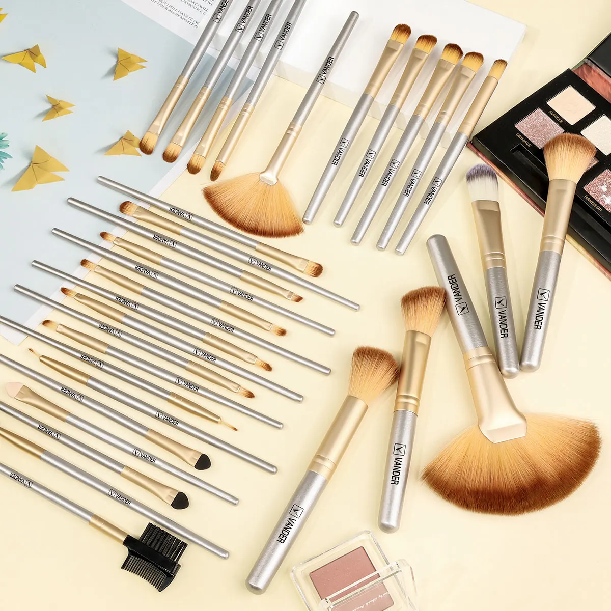 Professional Makeup Brushes Set Powder Foundation Contour Blush Concealer Eyeshadow Blending Liner Make Up Brush Kit As Gift