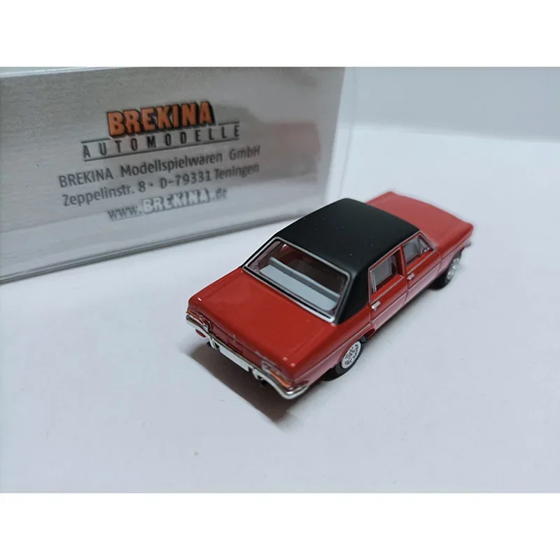 1:87 Scale Opel Diplomat B Plastic Car Model Collection Ornaments