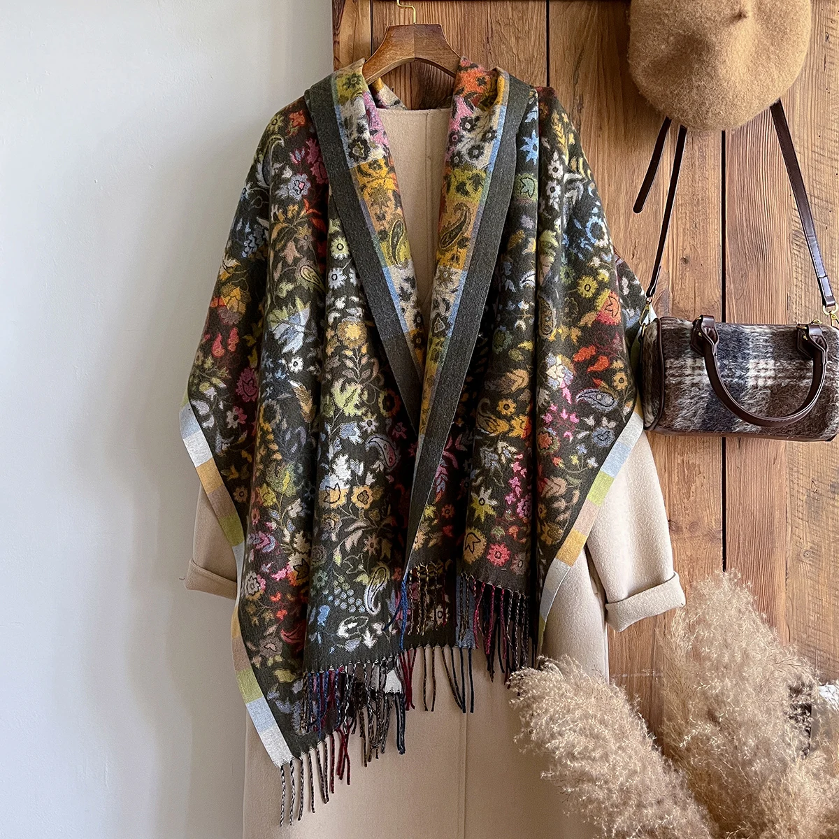 

Женский стильный шарф бесконечности из искусственного кашемира с цветочным принтом, зимний теплый двусторонний толстый уютный платок с национальным узором, одеяло