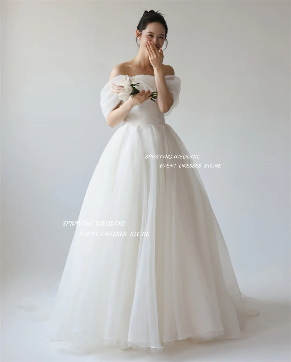 SPRAYING Elegante Marfim Organza Vestido de Noiva Coreia Sessão de Fotos Fora Do Ombro Uma Linha Longo Vestido de Noiva Espartilho Personalizado Dende