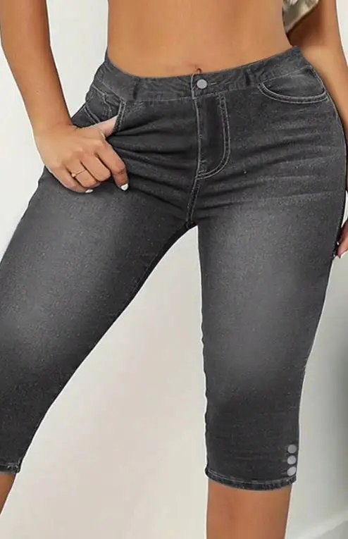 2026 سروال تنحيف كاجوال بالإضافة إلى زر من قماش الدنيم المرن بخمسة أرباع للجينز النسائي