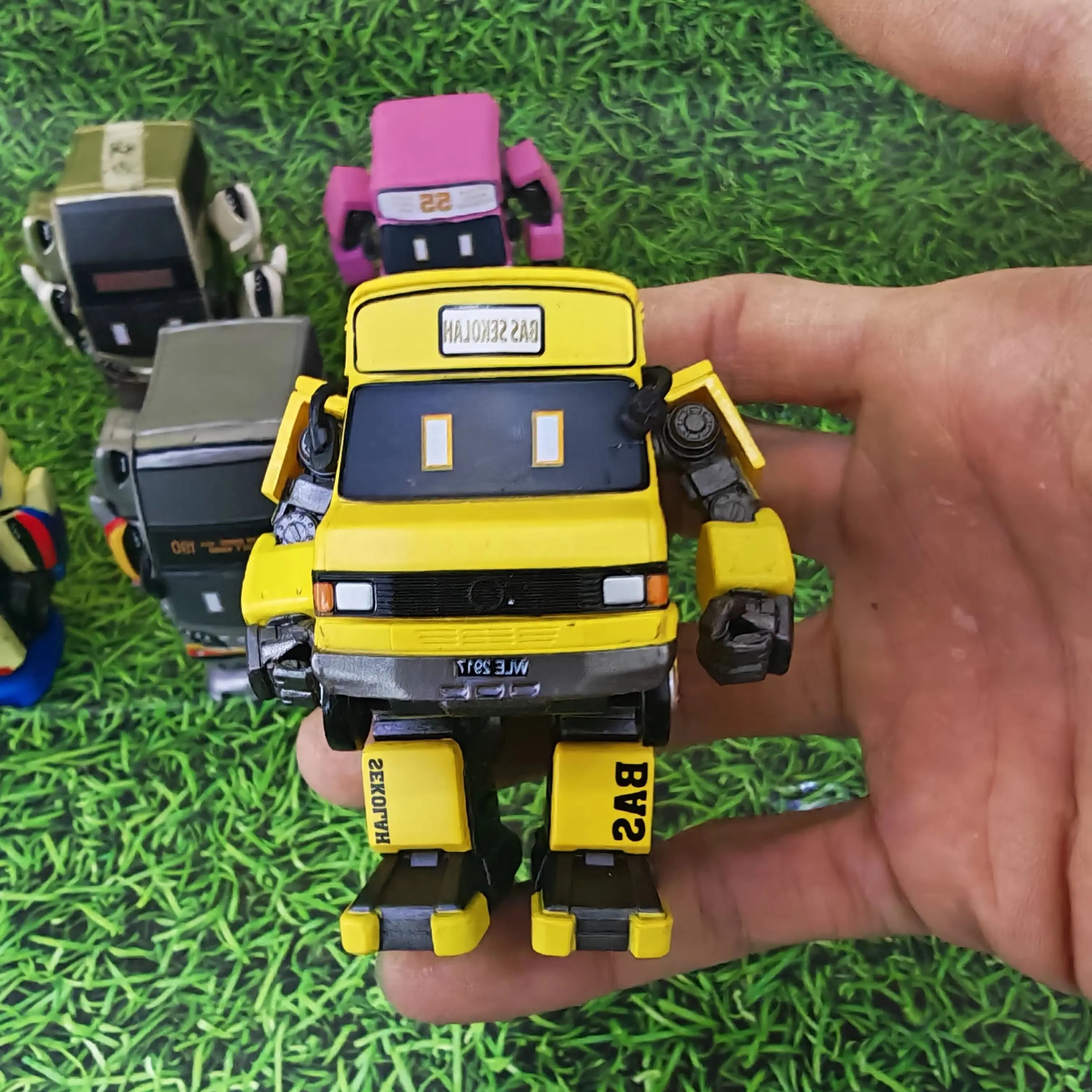 City-style alloy vehicle models, Hong Kong heavy-duty vehicle models, and third-generation aircraft models.