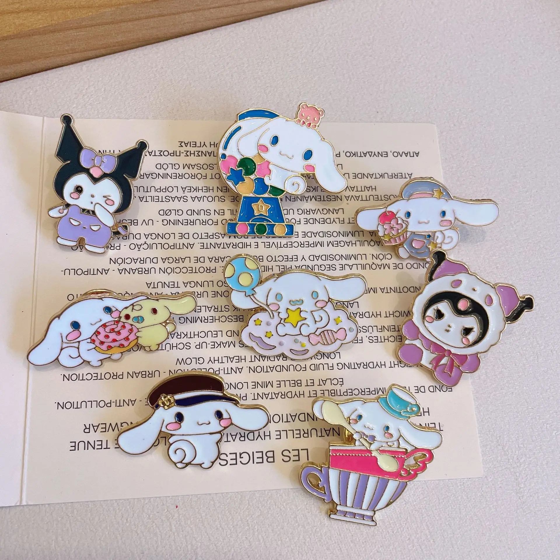 

Cute Sanrio Brooch Cartoon Kuromi Cinnamoroll Badge Men's and Women's Clothing Bags Accessory Pendant Enamel Pins Friends Art