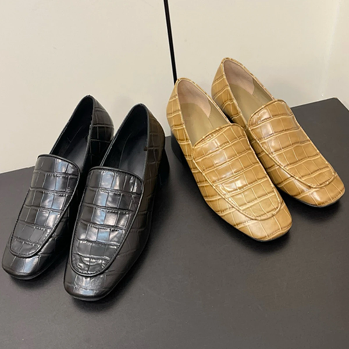 

Maxdutti 2025 Minimalist Texture Cowhide Thick Heel Loafers French Style Thick Heel Square Toe Retro Women's Shoes