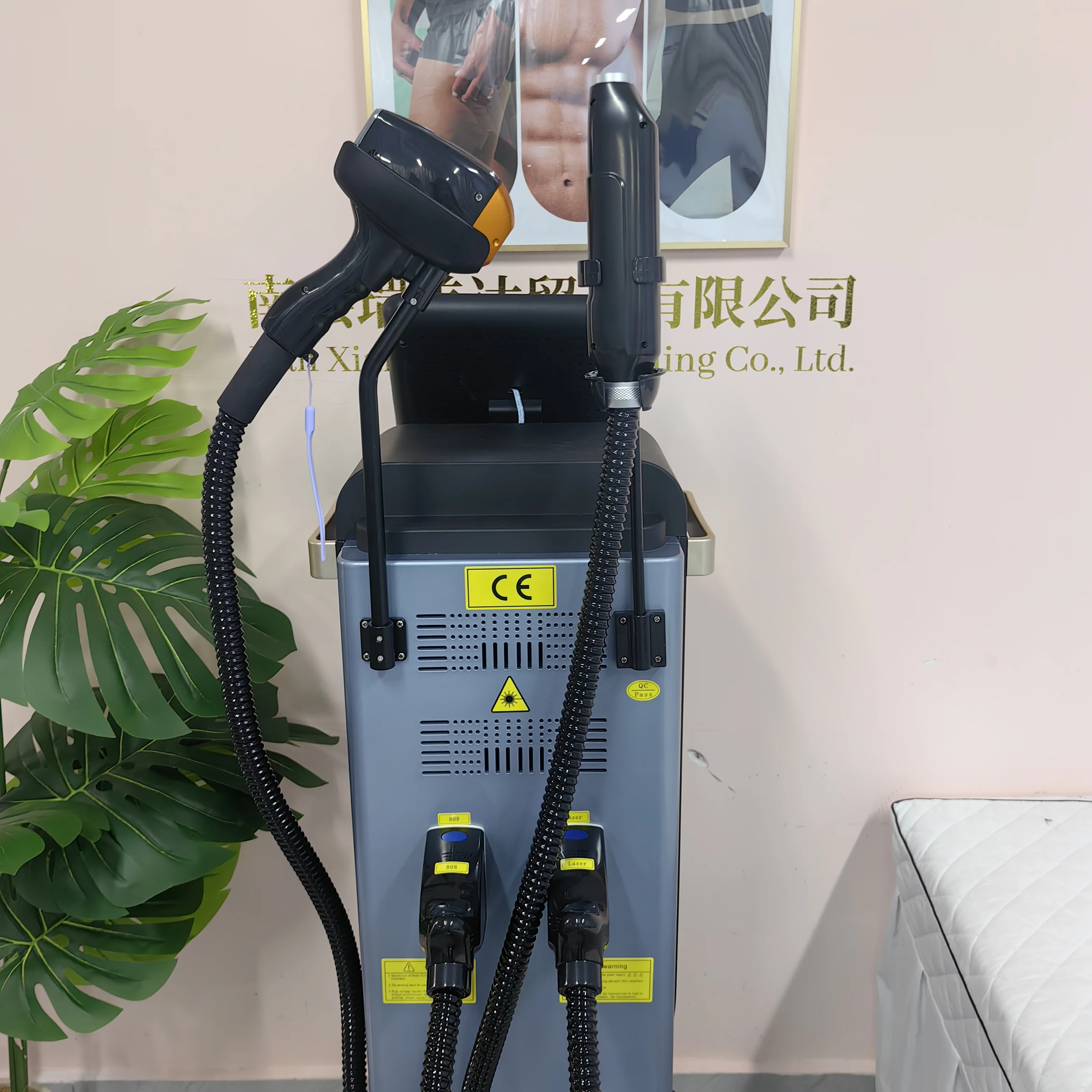 Diode Hair Removal 4 Wavelengths Pico Tattoo Removal Machine 755nm FAC Collimation Ice Cooling System Foldable Touch