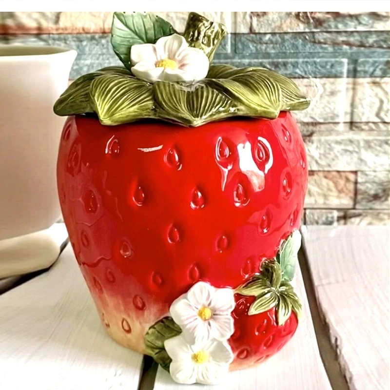 

European-style ceramic strawberry Sealed jar Candy Snack Grain multigrain Storage Tea Box with lid cute decorative