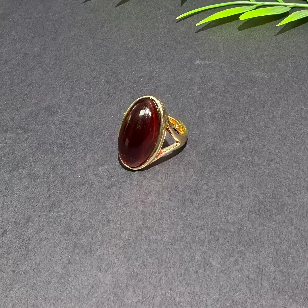 Elegant beeswax ring, adjustable amber jewelry, gold-plated inlaid second-generation blood amber men's and women's rings