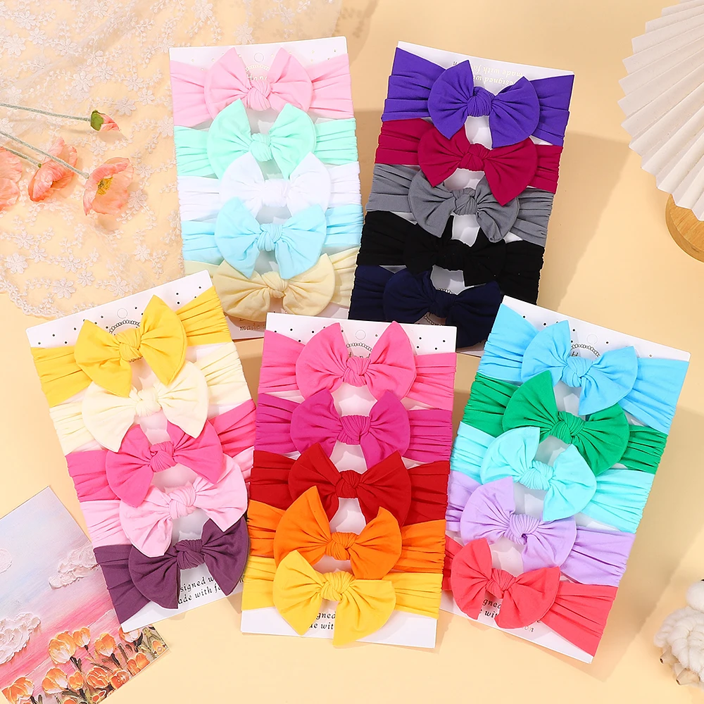 

Набор из 5 штук: яркие нейлоновые повязки на голову для малышей, однотонные, с бантом 3,5 дюйма, повседневные, мягкие и не повреждающие волосы.