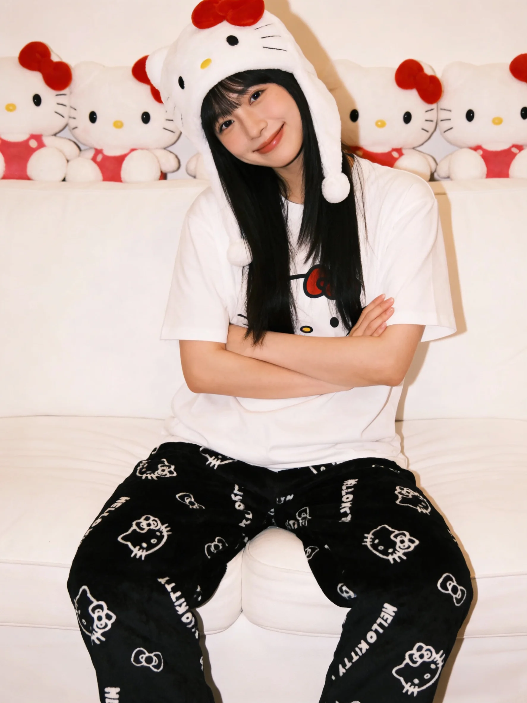 Hello Kitty Flannel Pajamas, Black Thermal Pants, Fashionable Loungewear, Casual Couple Pants, Perfect for Parties!