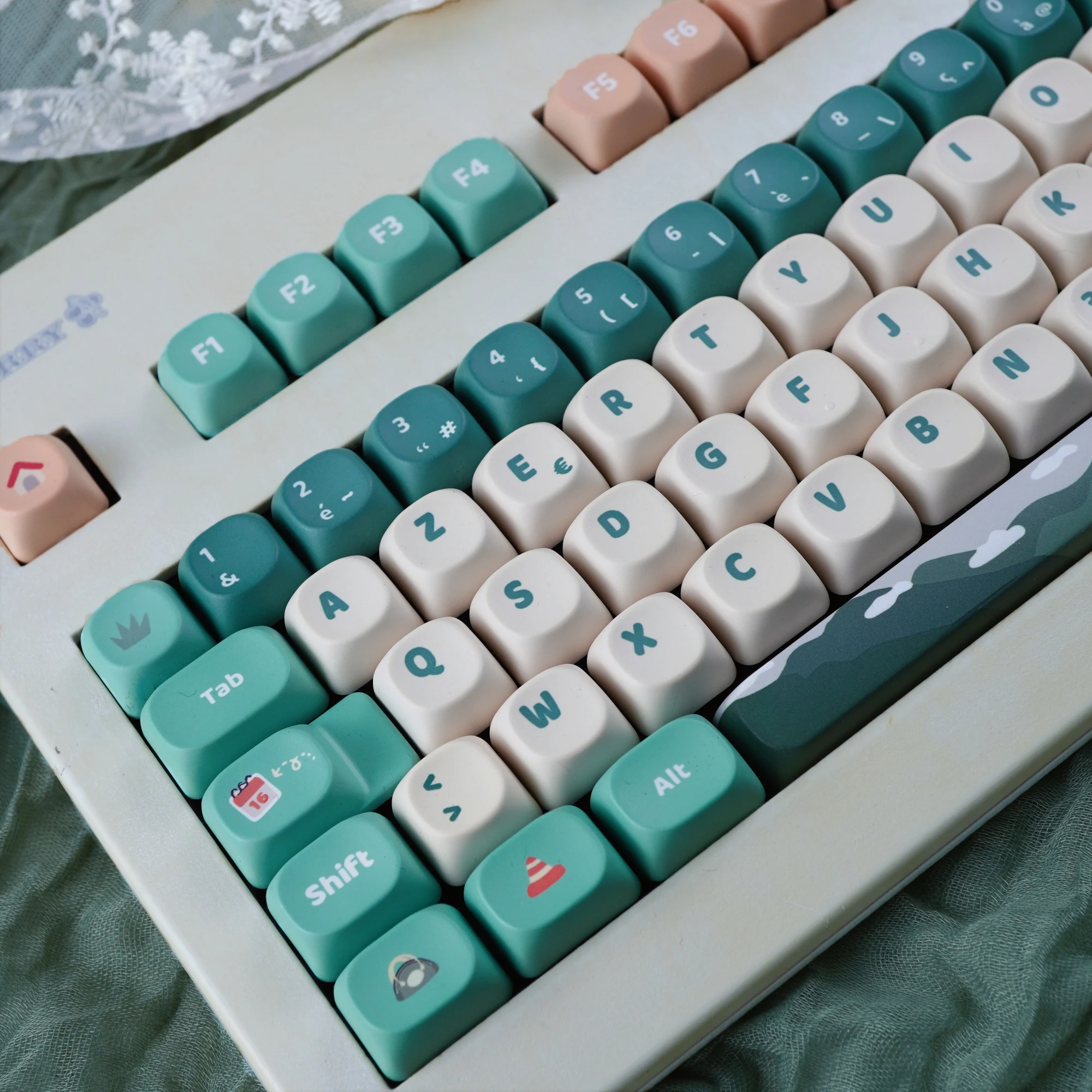

MAIMOOO French Keycaps MOA Profile PBT Custom ISO Azerty Layout FR Keycap Yuan Xing Theme Green Cute Mechanical Keyboard Keycaps