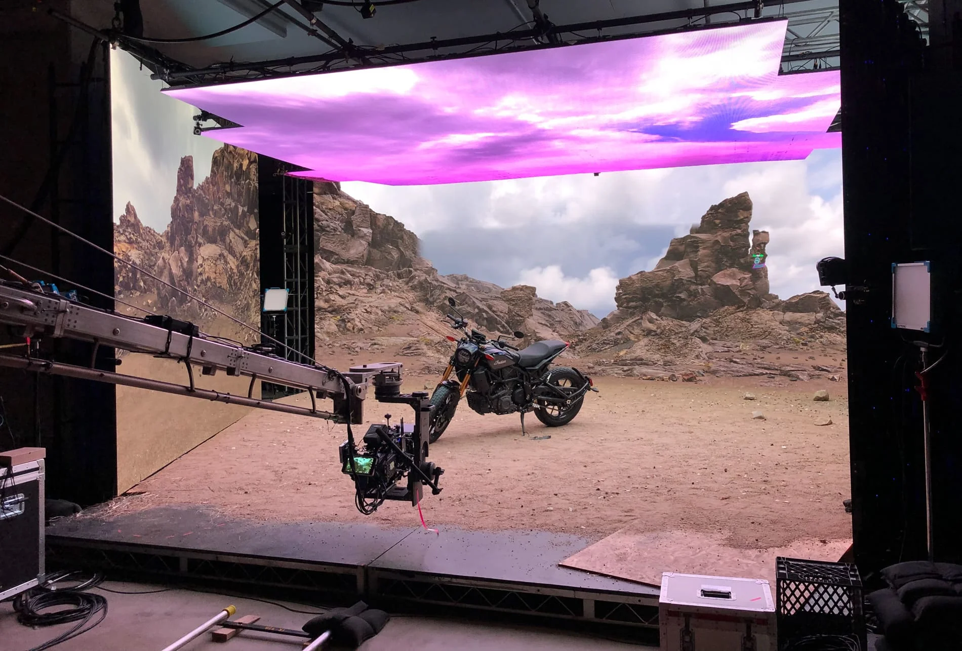 Digital Signage P1.95 XR VR Cinema Reality Virtual Production LED Display Giant Video Wall for Virtual Reality Backgrounds view 5