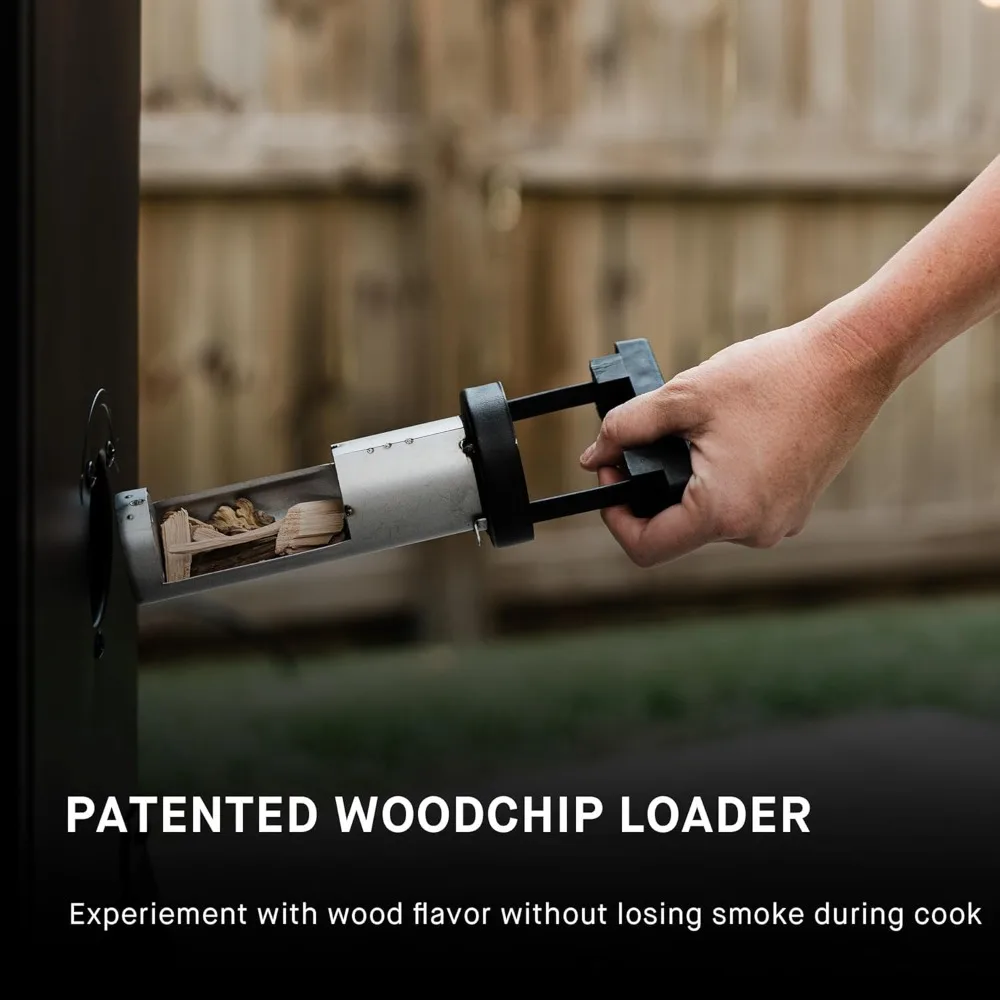 Fumatore per barbecue verticale elettrico digitale con caricatore laterale per trucioli di legno, griglie cromate e 710 pollici quadrati di cottura in nero