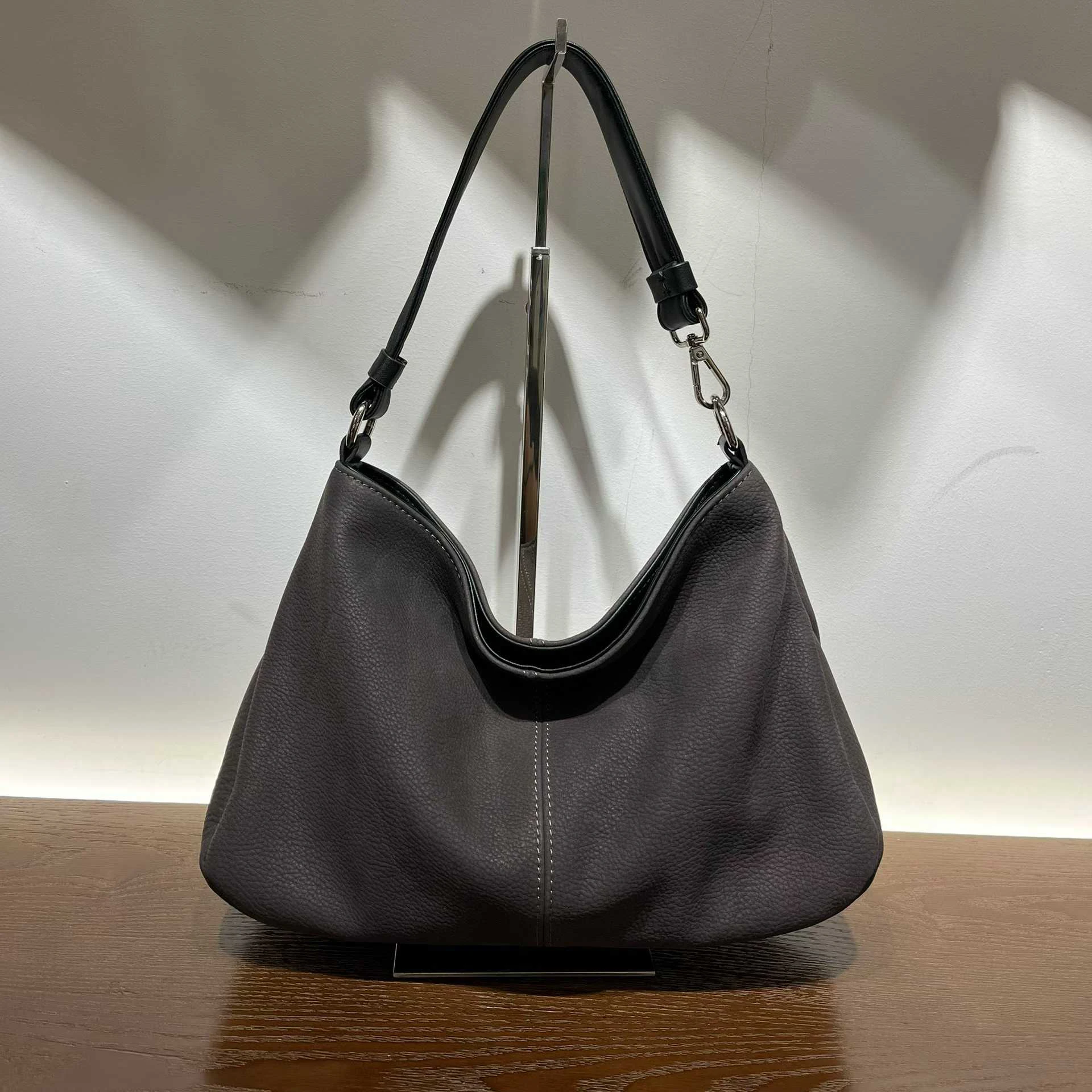 

First layer cowhide leather shoulder bag women's bag new 32cm large capacity vintage distressed horse hair hand crossbody bag