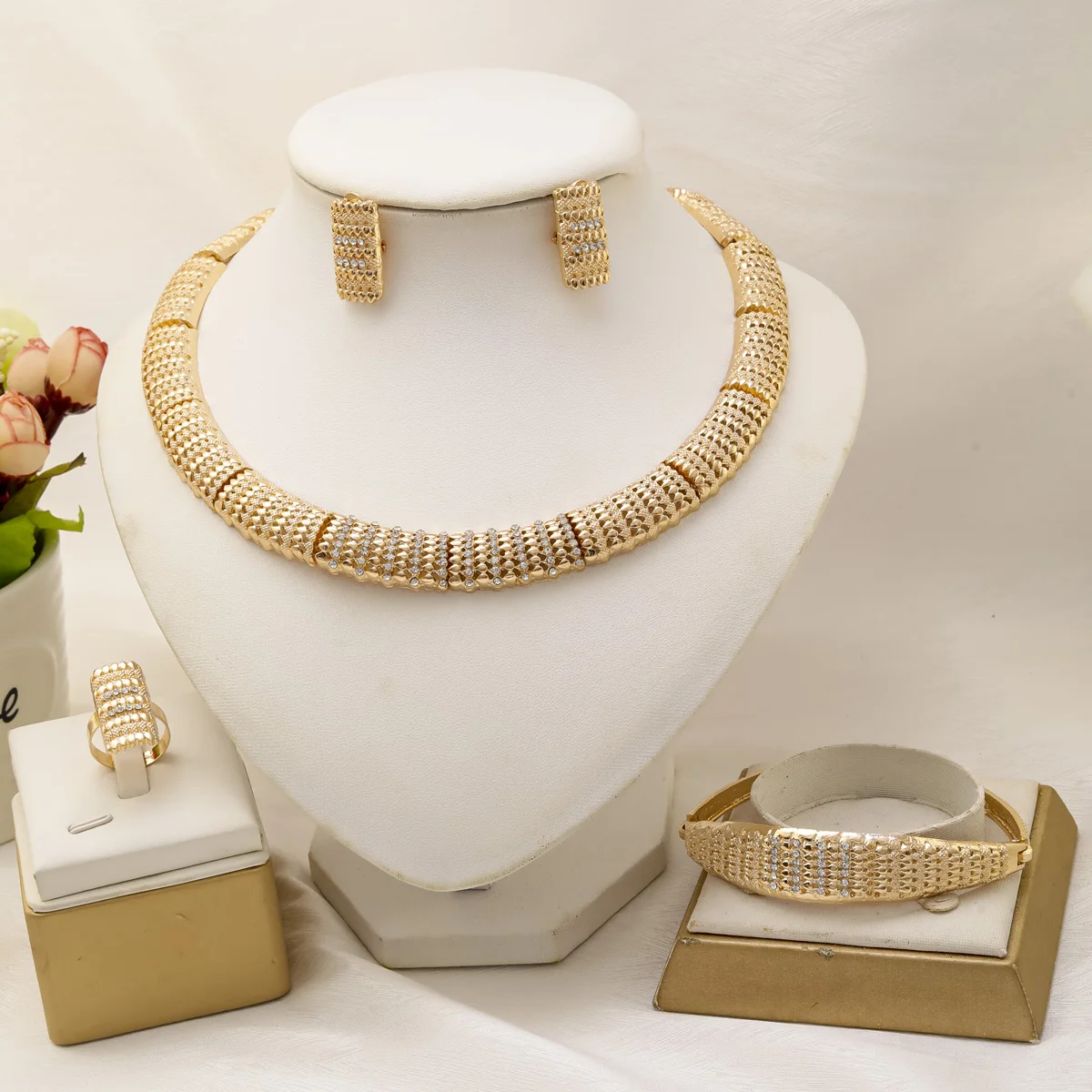 Liffly Fashion مجموعات مجوهرات النيجيرية الهندية للنساء دبي الذهب اللون الزركون قلادة أقراط سوار حفل زفاف الزفاف #1