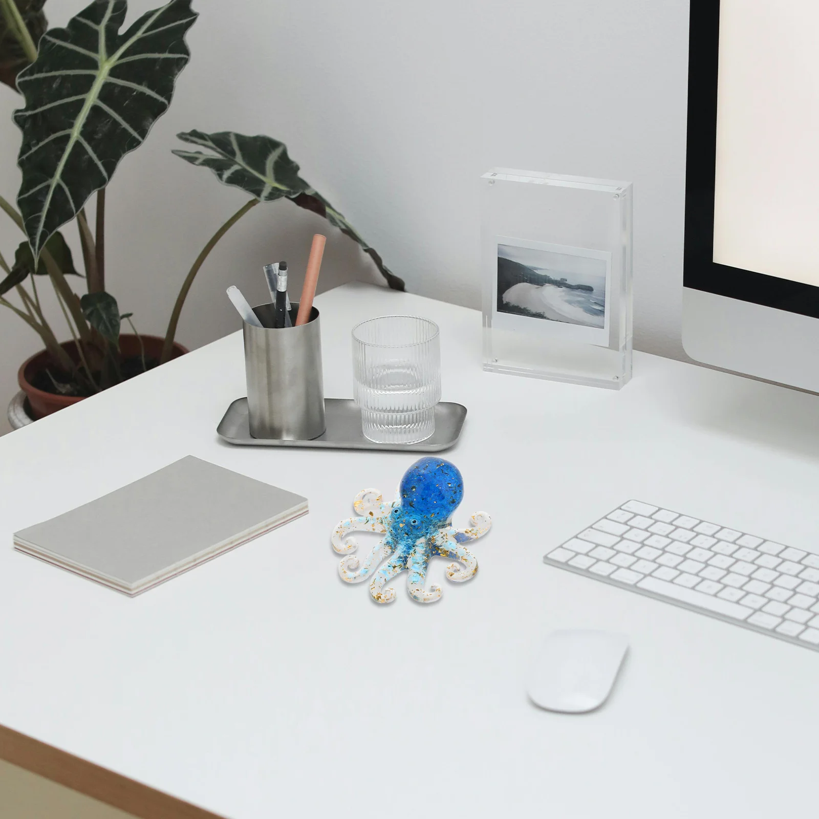 

Crystal Octopus Ornament Handmade Transparent Resin Artistic Marine Decor Paperweight Aquarium Desk Accessory Unique Gift