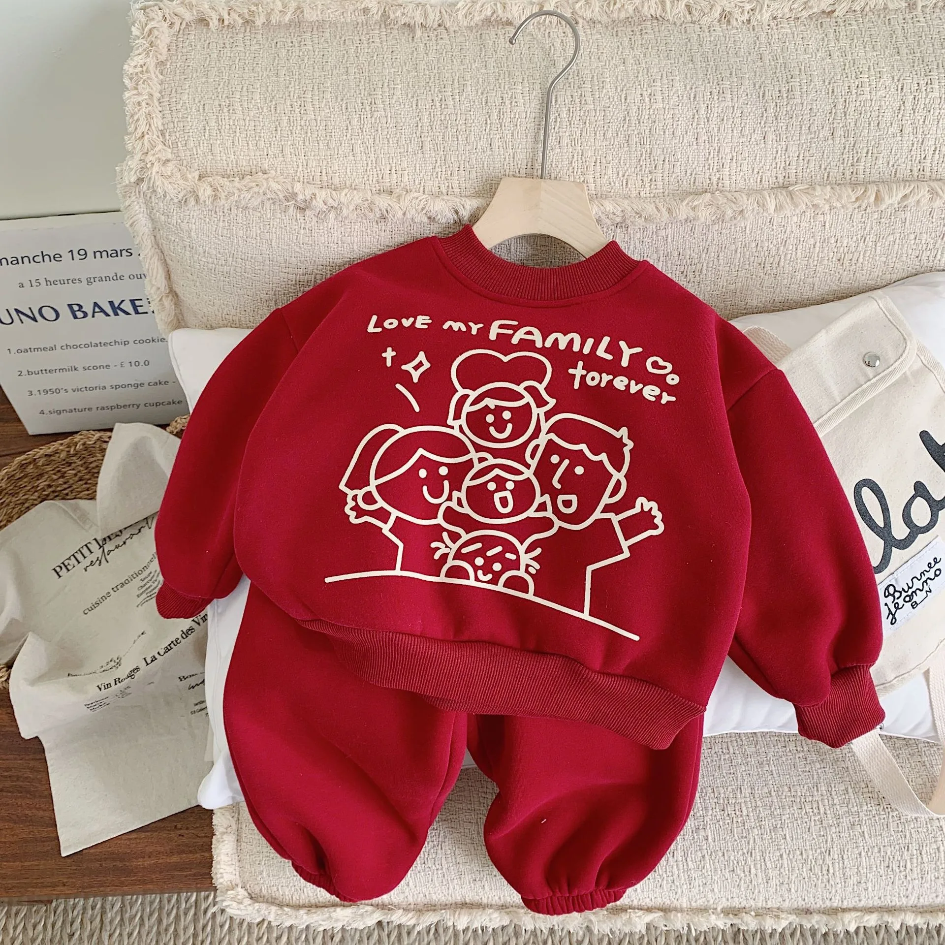 

Зима 2025 года, топы с длинными рукавами и буквенным принтом для мальчиков и девочек + штаны, детская одежда, детский свитшот с героями мультфильмов, костюм, хлопковый детский комплект