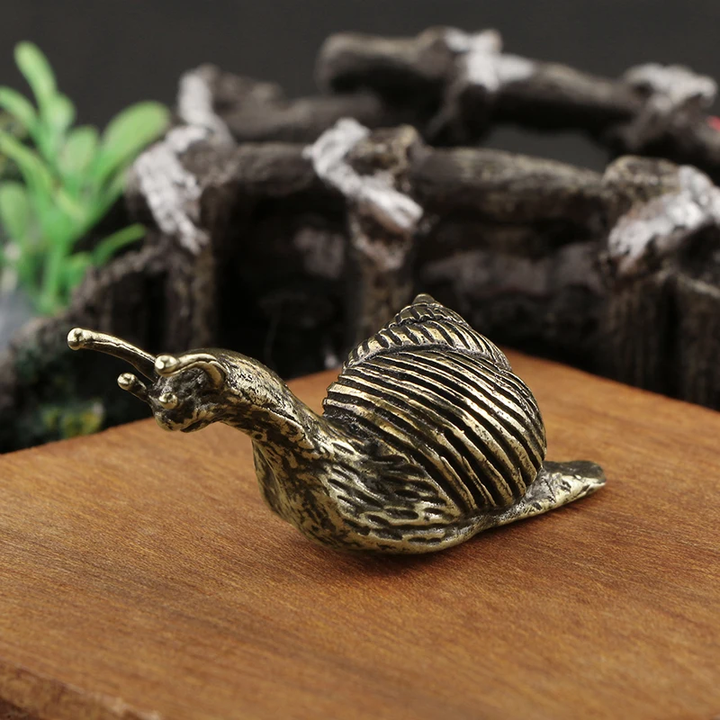 Mini Vintage Aged Snail Brass Ornament Funny Brass Sculpture Study Room Ornament Decoration Metal Crafts Collection Holiday Gift