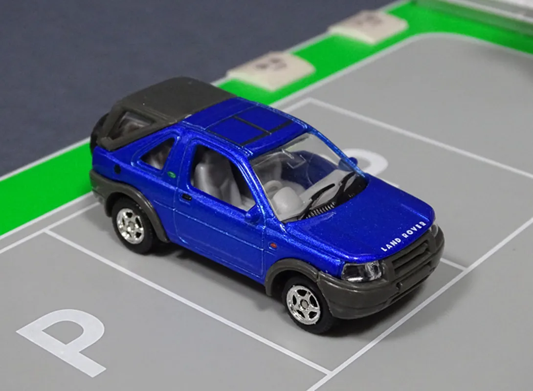 1:60 alloy Freelander off-road SUV car model,children\'s sliding car toys,simulation model ornaments,wholesale