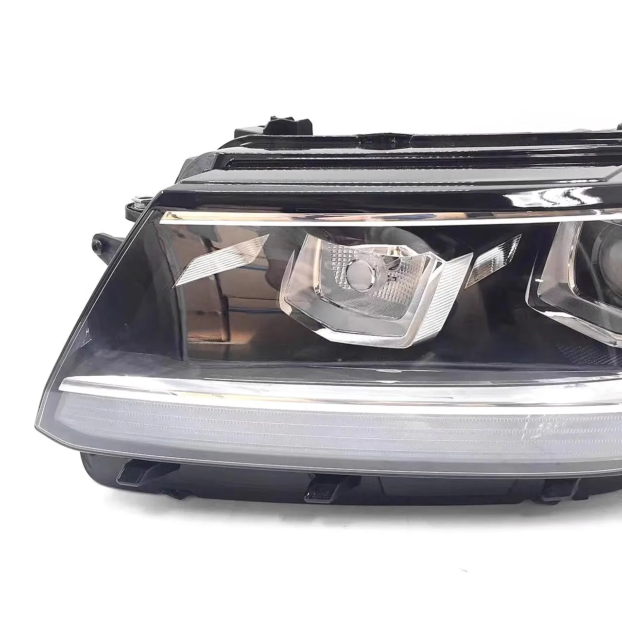 Car Headlights Assembly for Volkswagen Tiguan 2017~2020 Fog Lights Map Side Halogen Corne Lamps Driver Left Right LED Accessorie